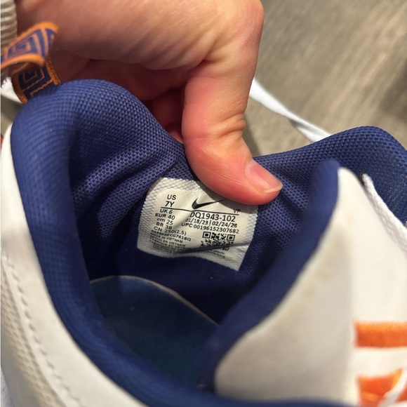 Nike Kids White and Pink Sneakers athletic youth size 7 sports sporty - Picture 11 of 11